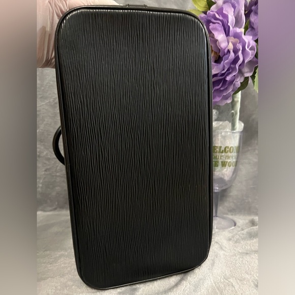 Louis Vuitton Alma Epi Black PM - Picture 9 of 11